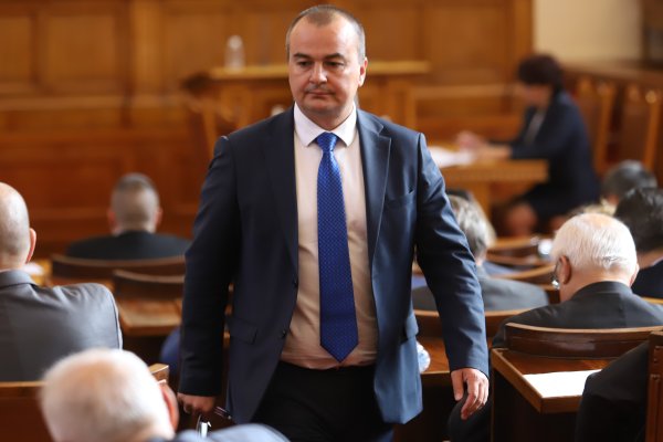 Министър на земеделието и храните &ndash; Пламен Абровски

Юрист и експерт по земеделие и европейско право. Народен представител в няколко парламента и председател на Комисията по земеделието, храните и горите. Бил е съветник в Постоянното представителство на България към ЕС в Брюксел. Снимка: БГНЕС